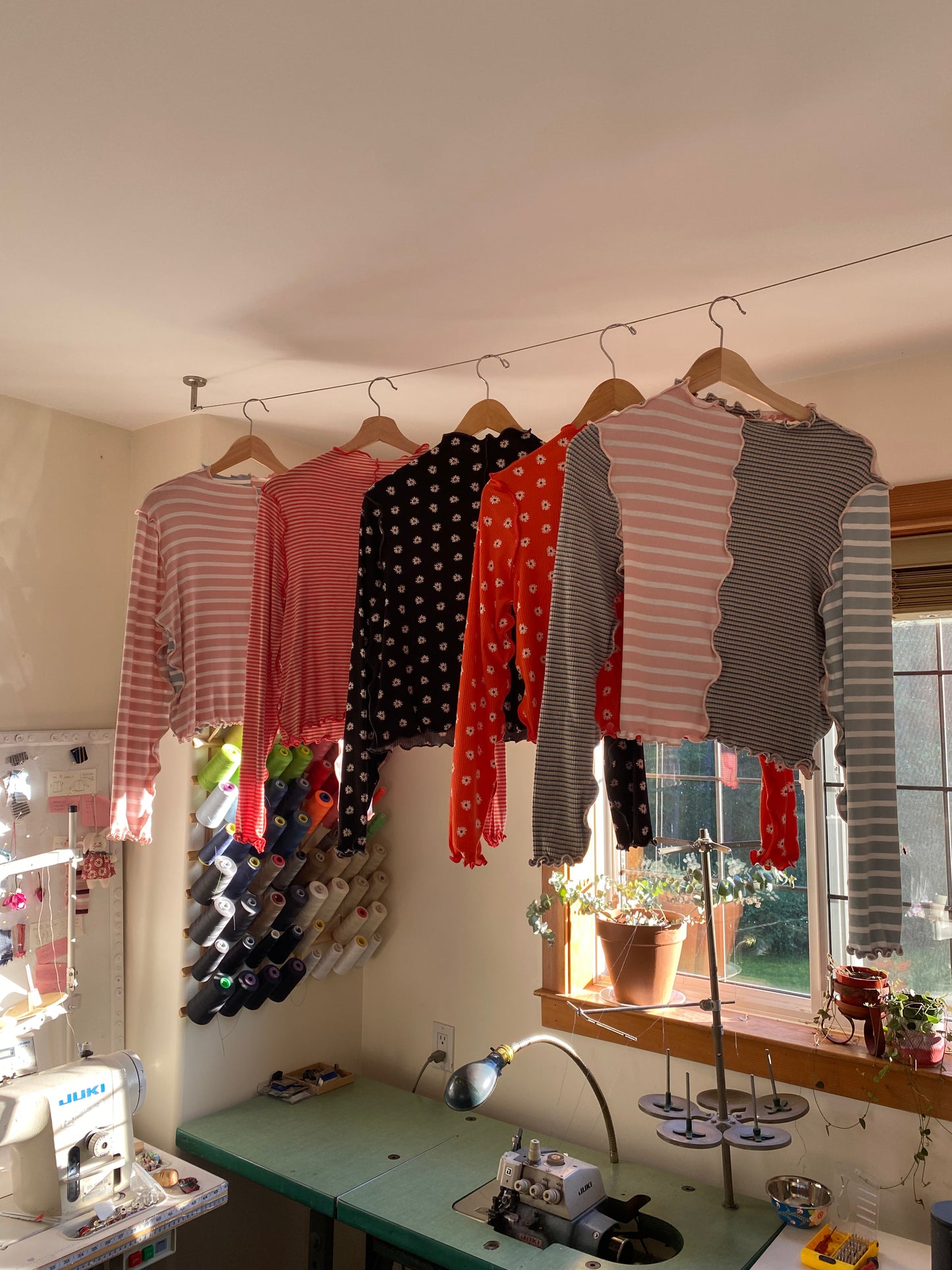 Wiggley Longsleeve - Red Daisy Print