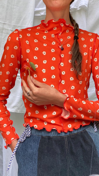 Wiggley Longsleeve - Red Daisy Print