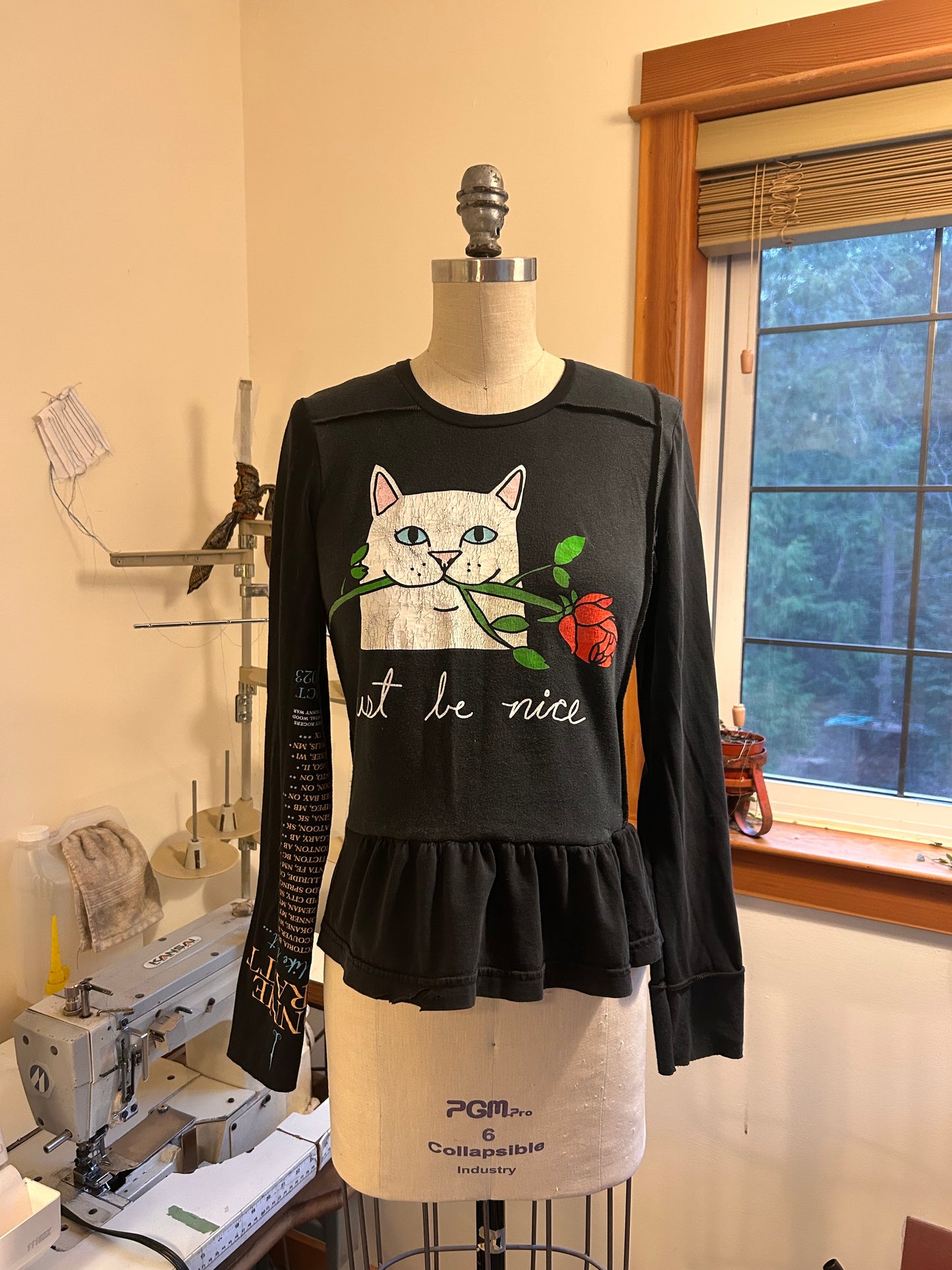 Graphic T - Must be Nice - M