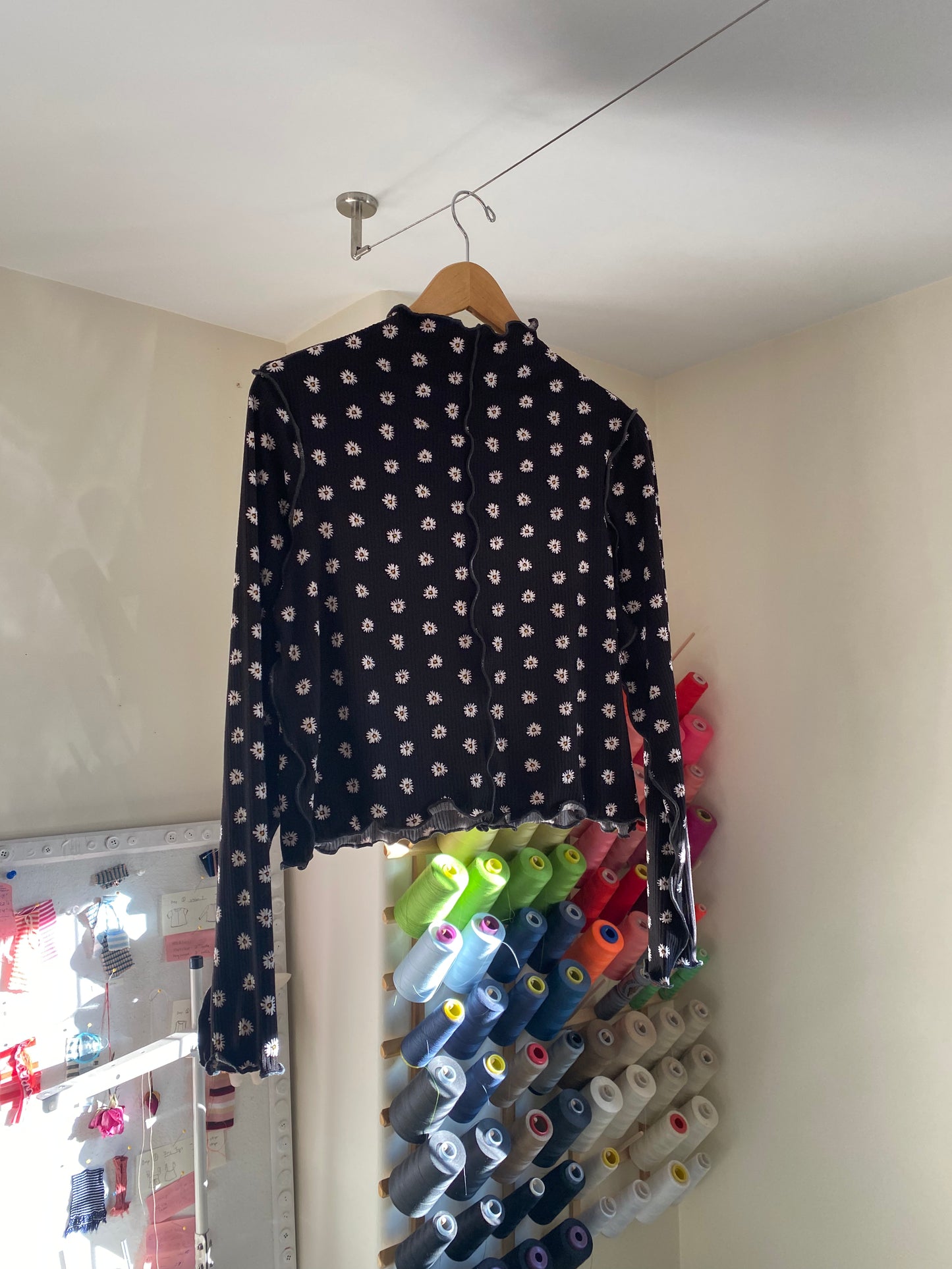 Wiggley Longsleeve - Black Daisy Print