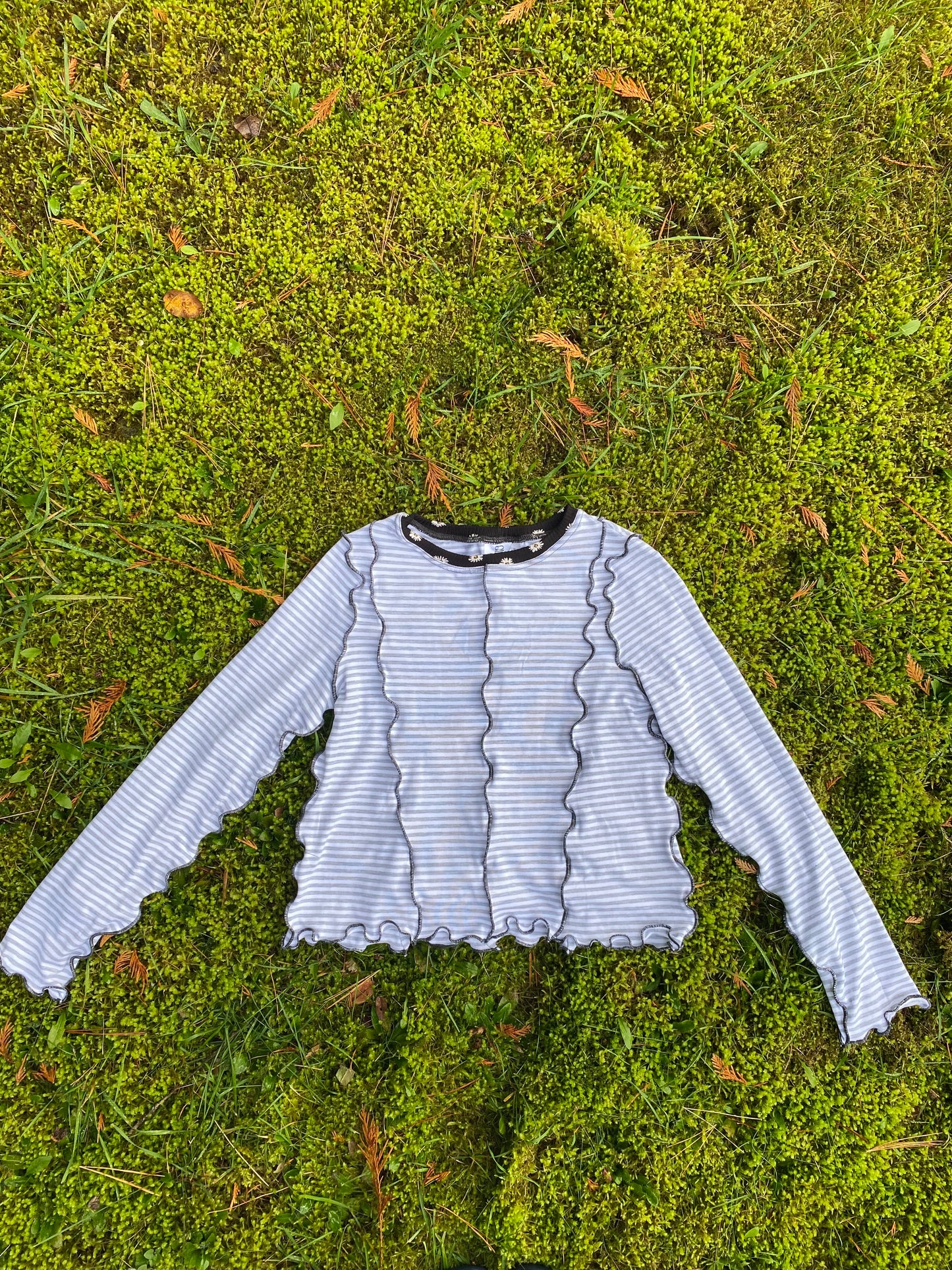 Cherie Longsleeve - Grey/Black Daisy