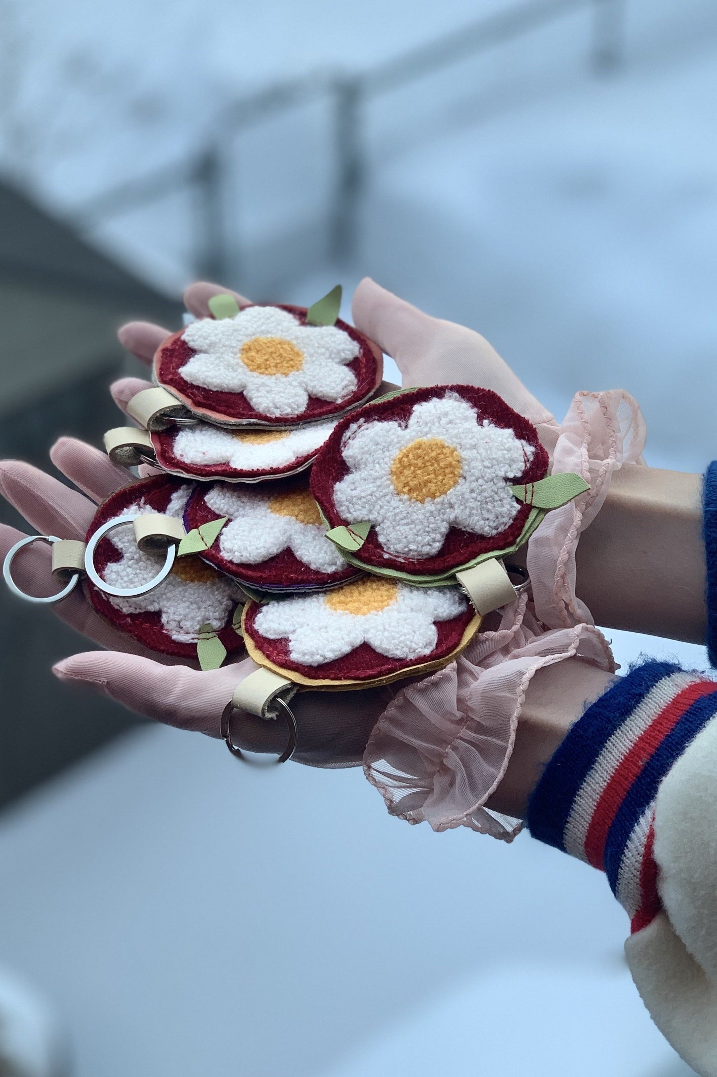 Fluffy Daisy Keychain