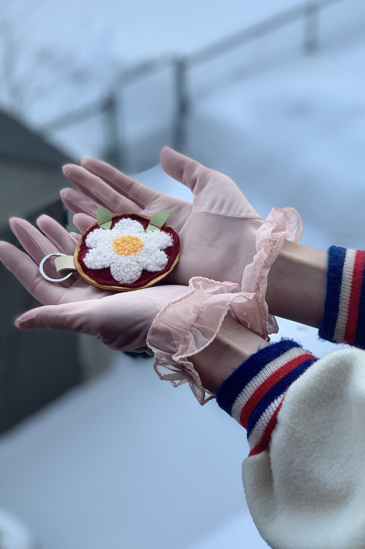 Fluffy Daisy Keychain