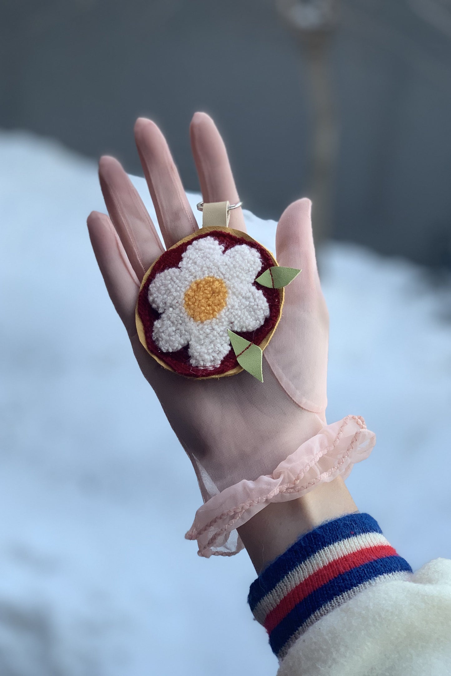 Fluffy Daisy Keychain